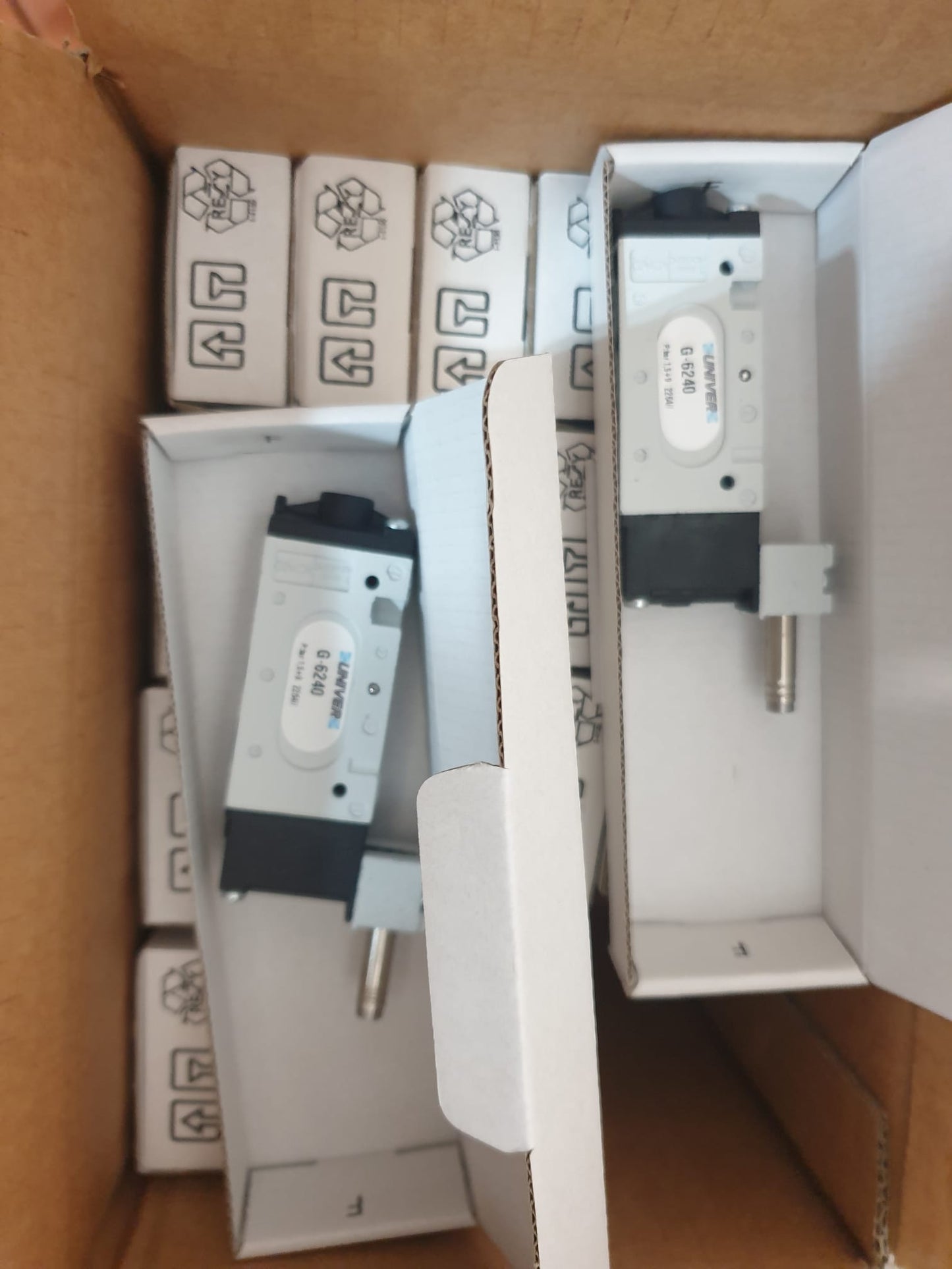 G-6240 Univer - STOCK