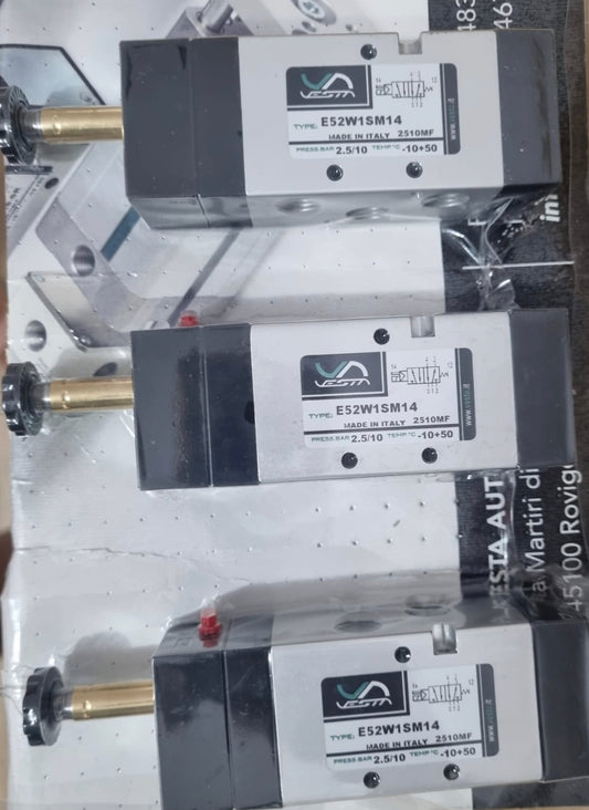 E52W1SM14-00000